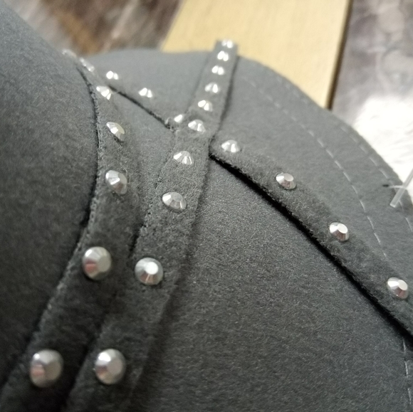 🆕Gray Bowler style hat 🤠 7 inch high 11 inches wide🤠 decoration with silver - Picture 12 of 12